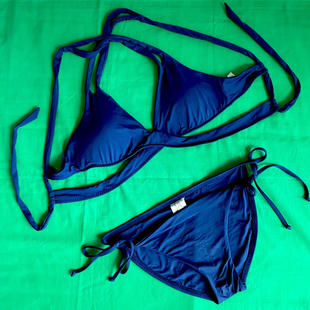 BECCA by Rebecca Virtue Navy Blue string bikini Size M top and bottom EUC